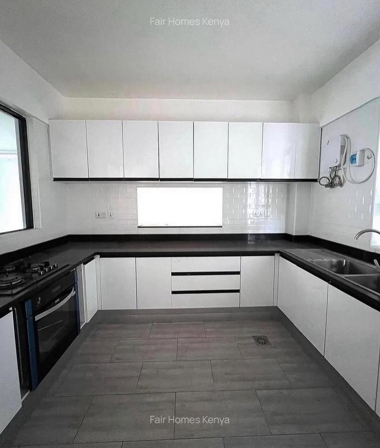 3 Bed Apartment with En Suite at Othaya Road - 6