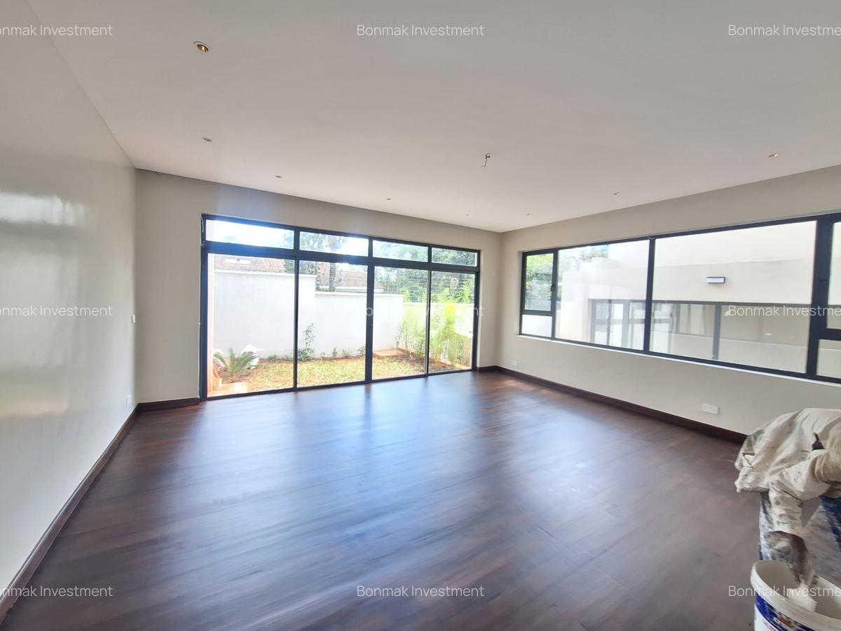 5 Bed Townhouse with En Suite at Lavington Green - 13