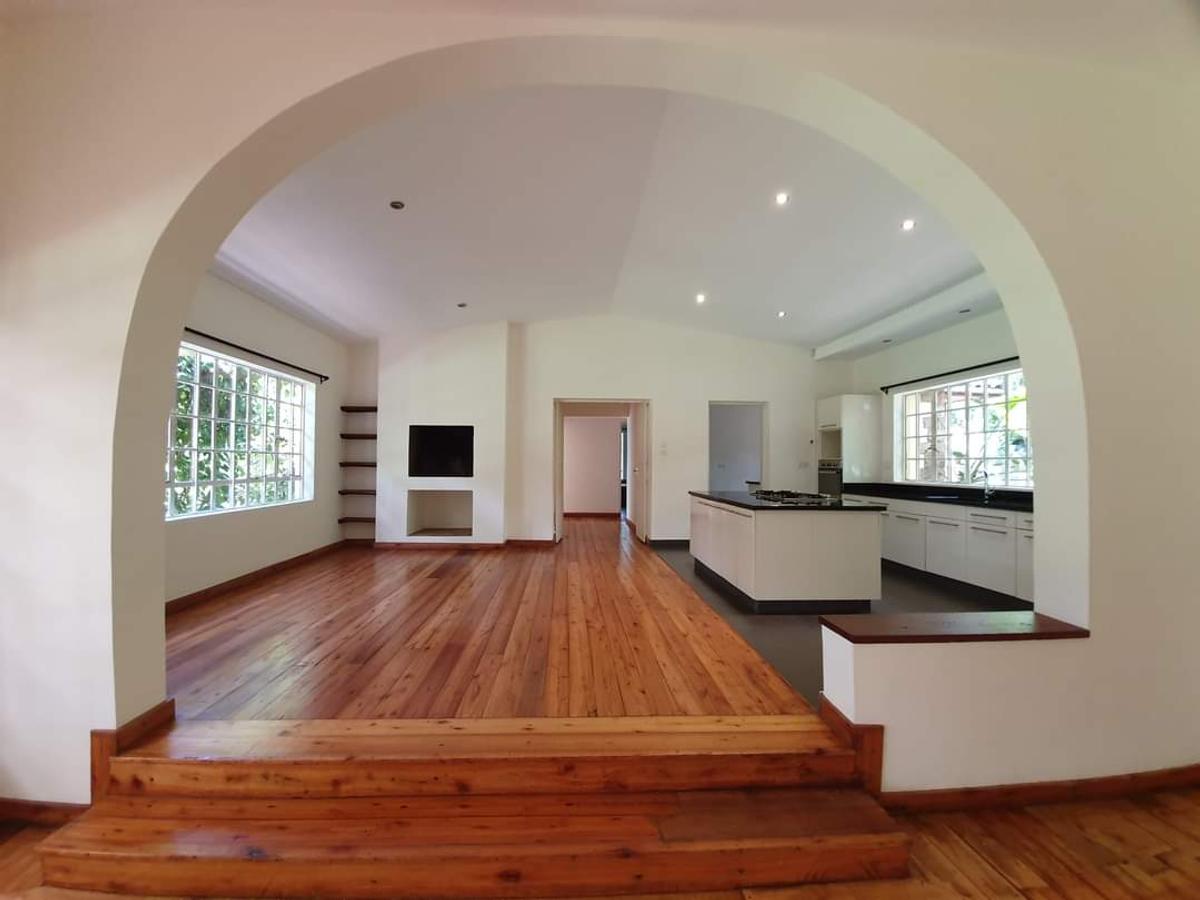 3 Bed House with En Suite at Ridgeways - 8