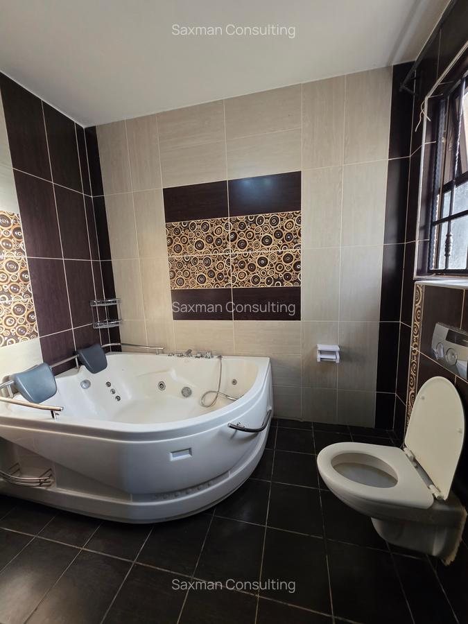 5 Bed Villa with En Suite in Runda - 4