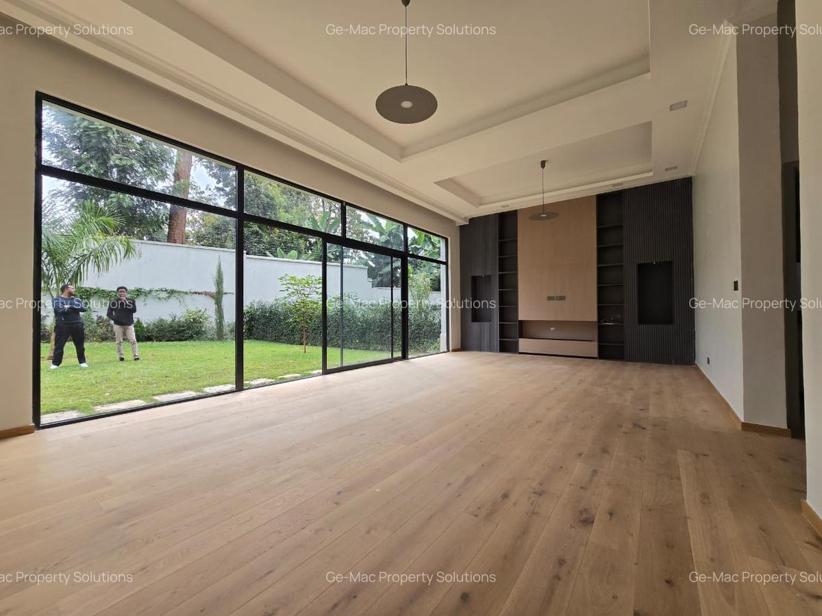 5 Bed House with Garden in Lavington - 16