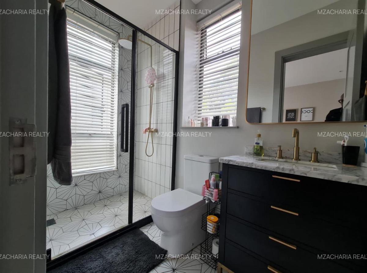 4 Bed Townhouse with En Suite in Kitisuru - 14