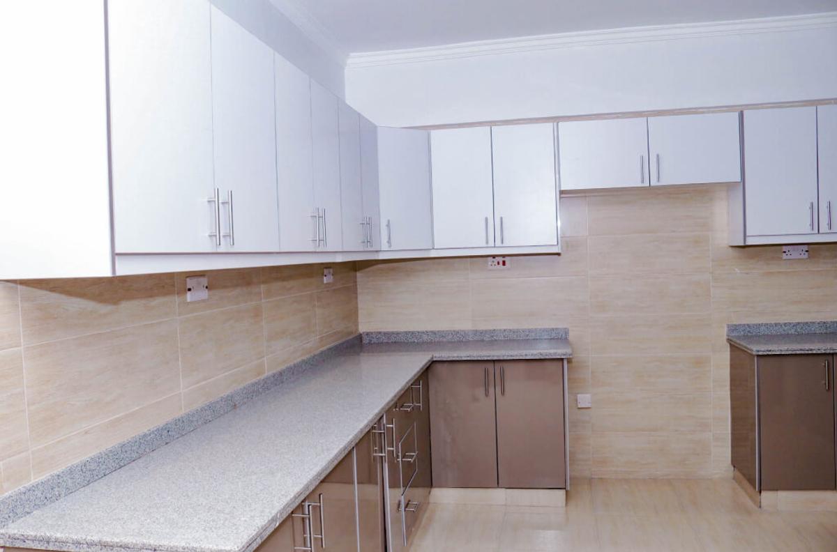 2 Bed Apartment with En Suite at Lavington - 5