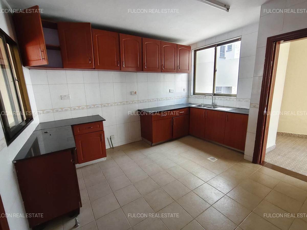 3 Bed Apartment with En Suite in Kileleshwa - 11
