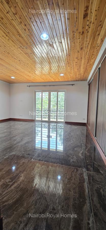 5 Bed Townhouse with En Suite at Rosslyn Lone Tree - 10