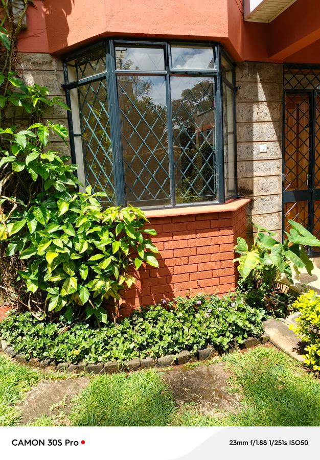 4 Bed Townhouse with En Suite at Lavington - 3