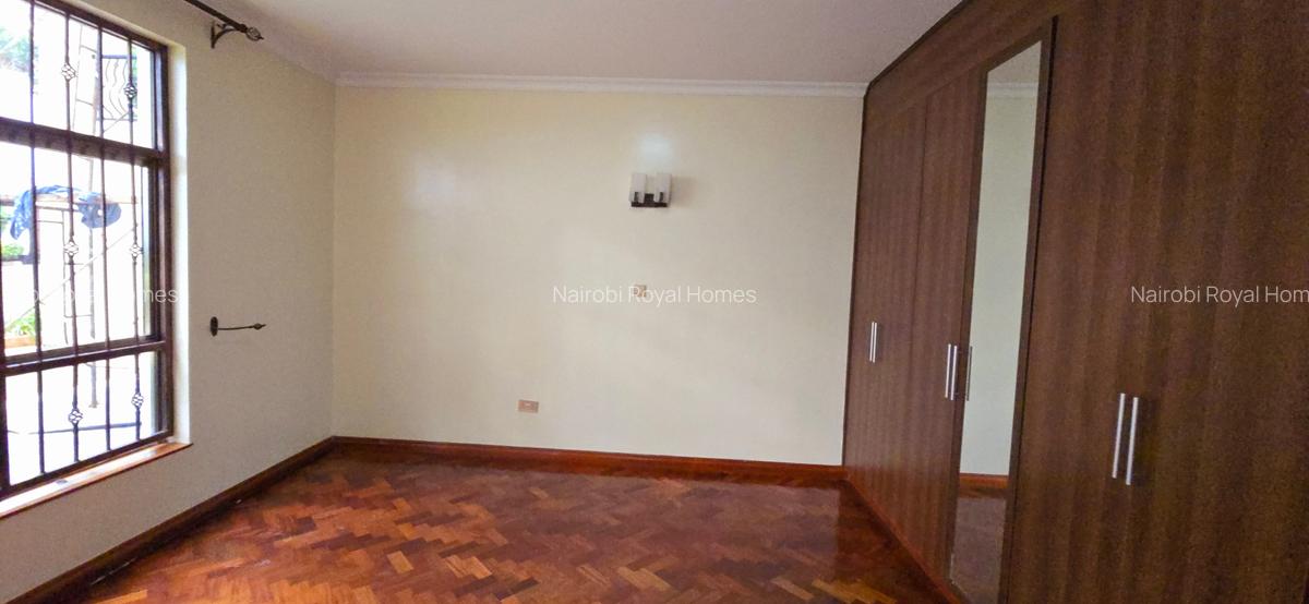 5 Bed Townhouse with En Suite at Convent Drive - 8