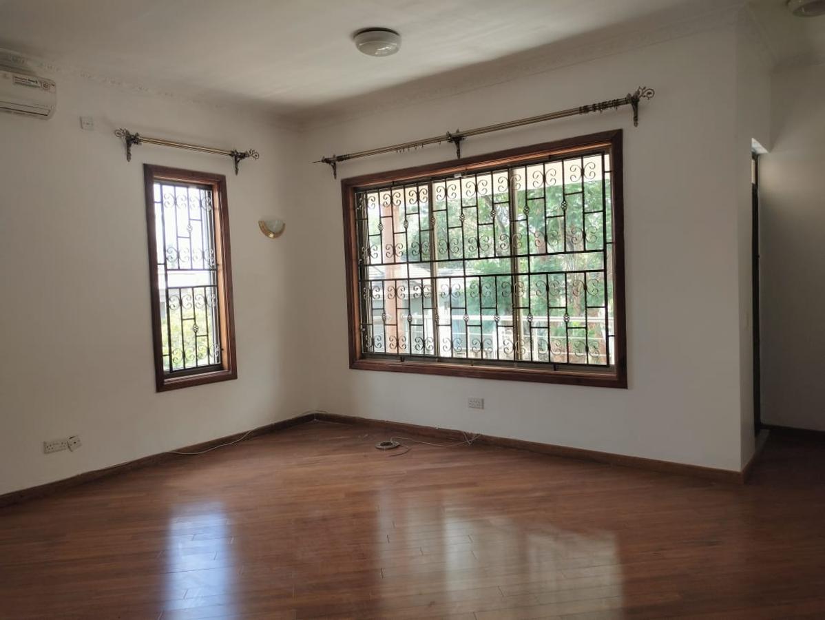 5 Bed Townhouse with En Suite at Off Peponi Road - 8