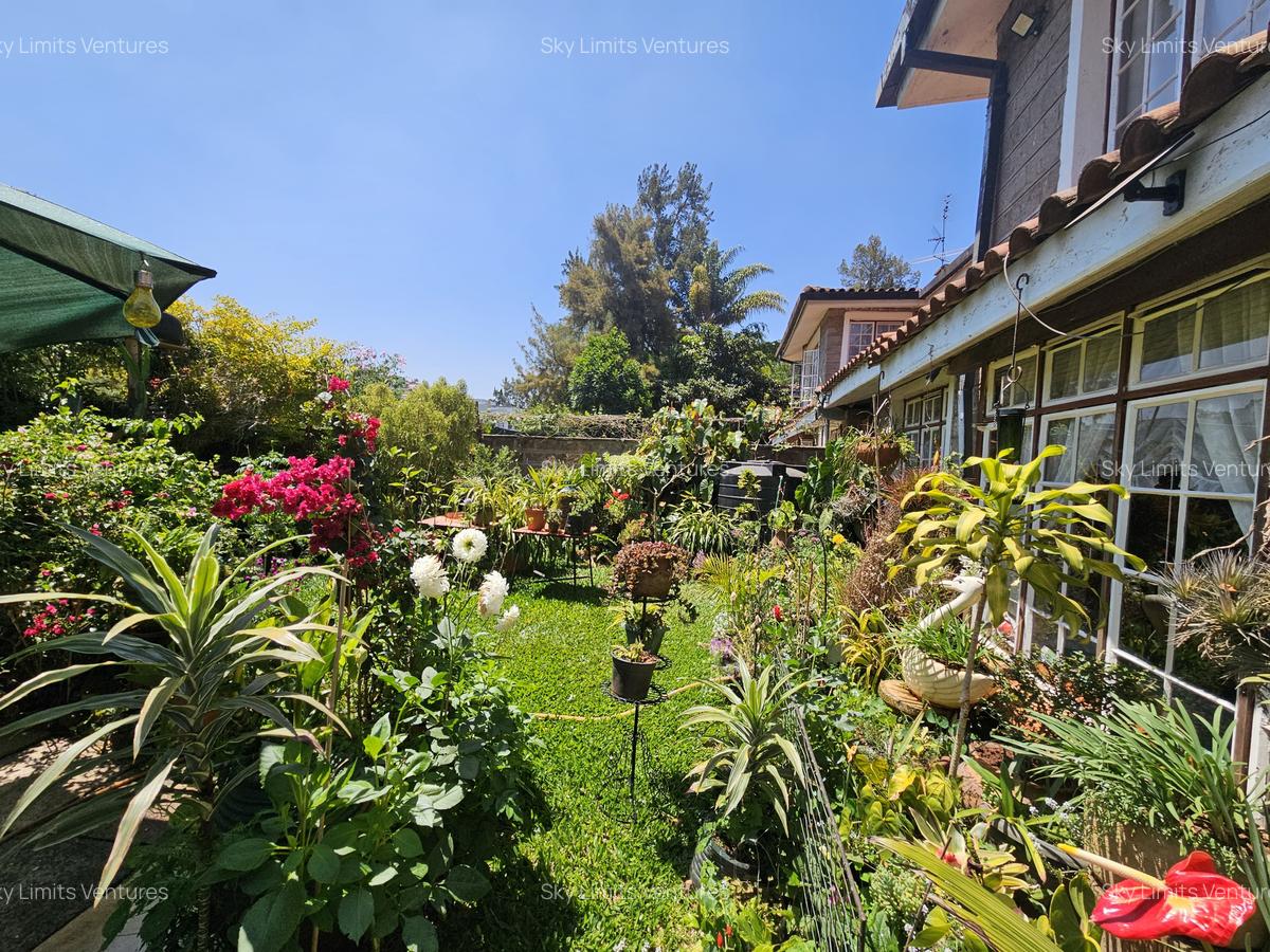 4 Bed Townhouse with En Suite at Lavington - 3