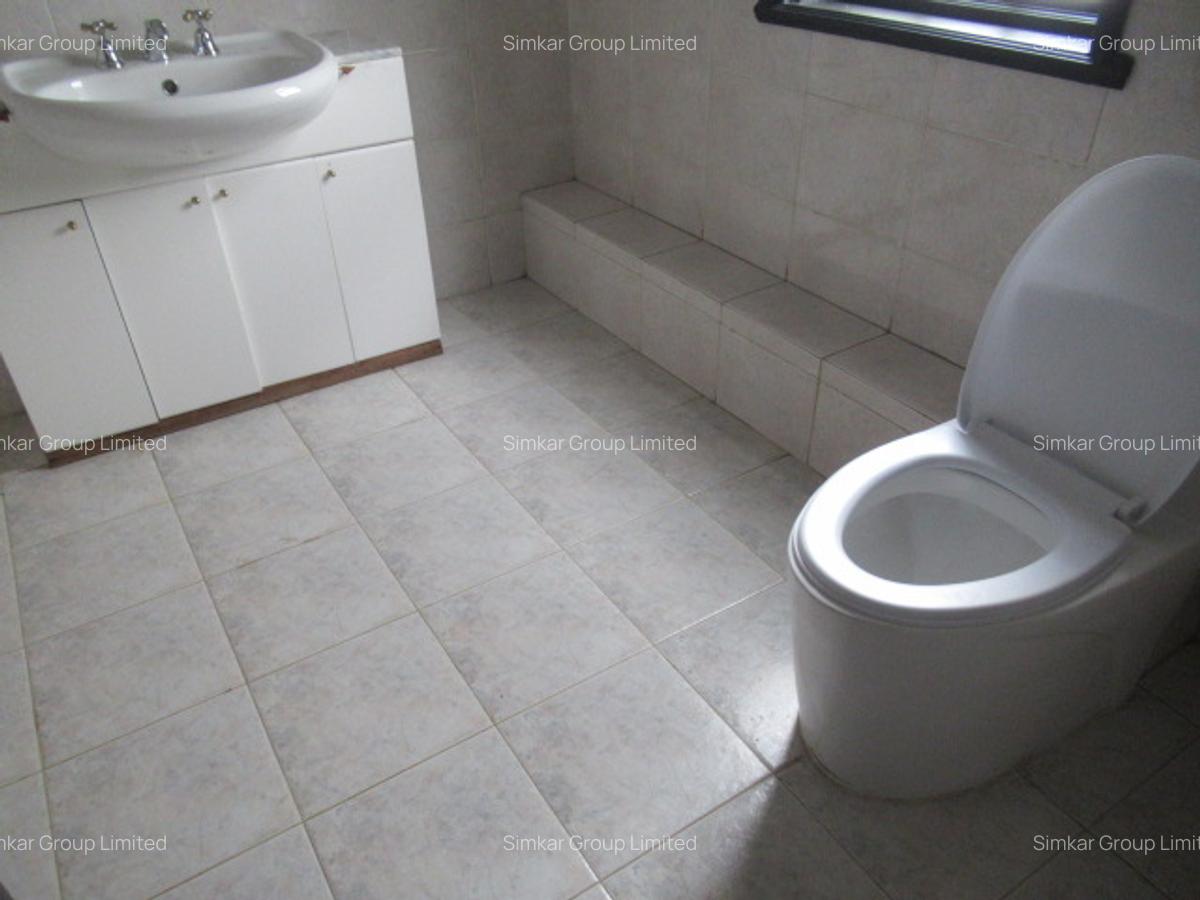 4 Bed Townhouse with En Suite at Riverside - 20