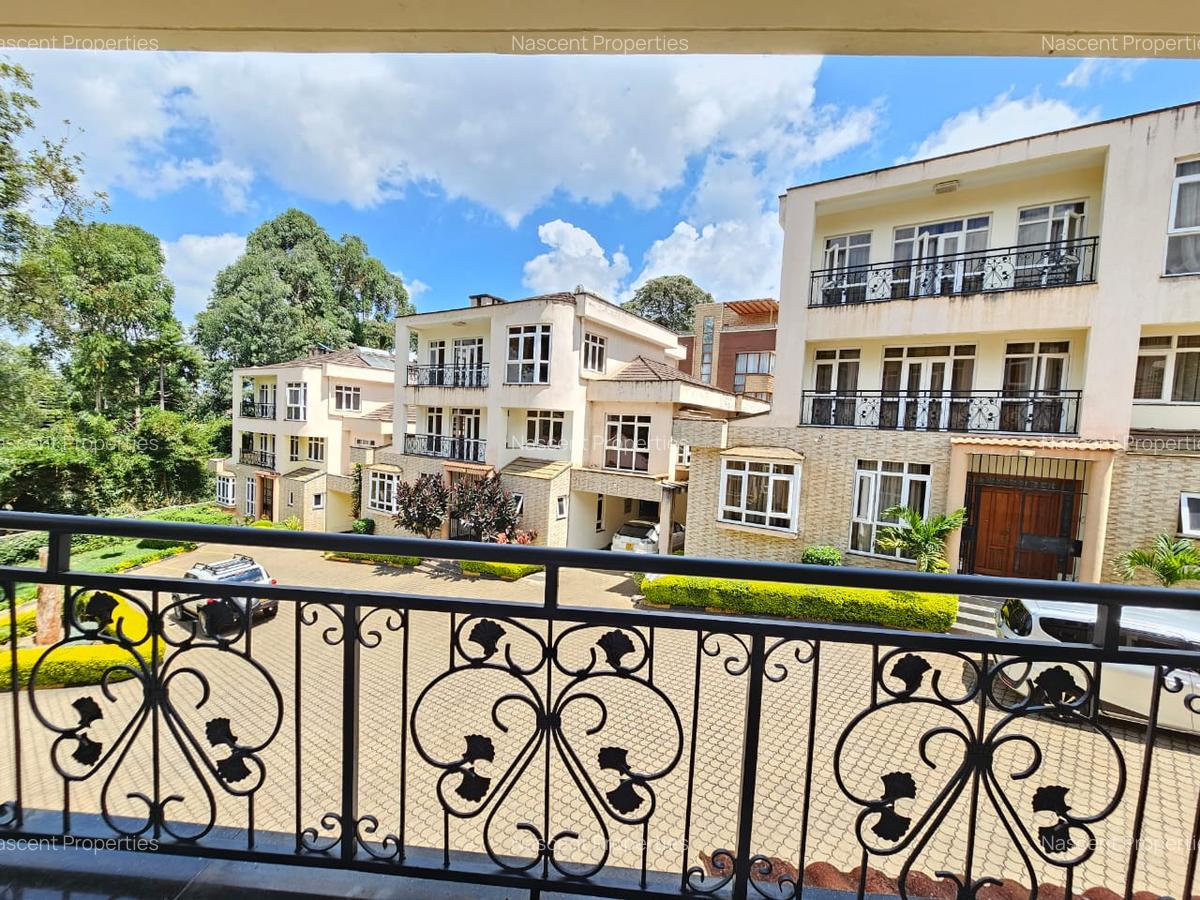 5 Bed House with En Suite in Lavington - 2