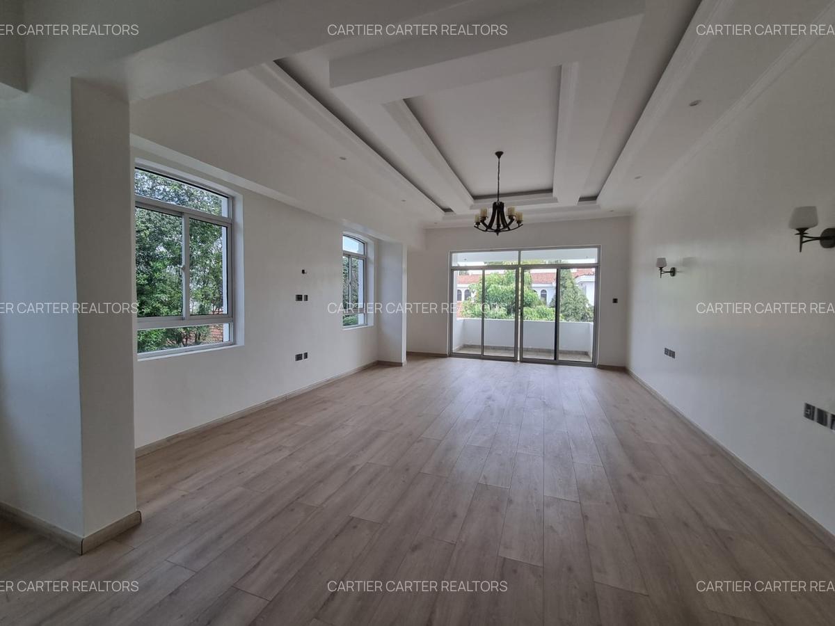 5 Bed House with En Suite in Runda - 11