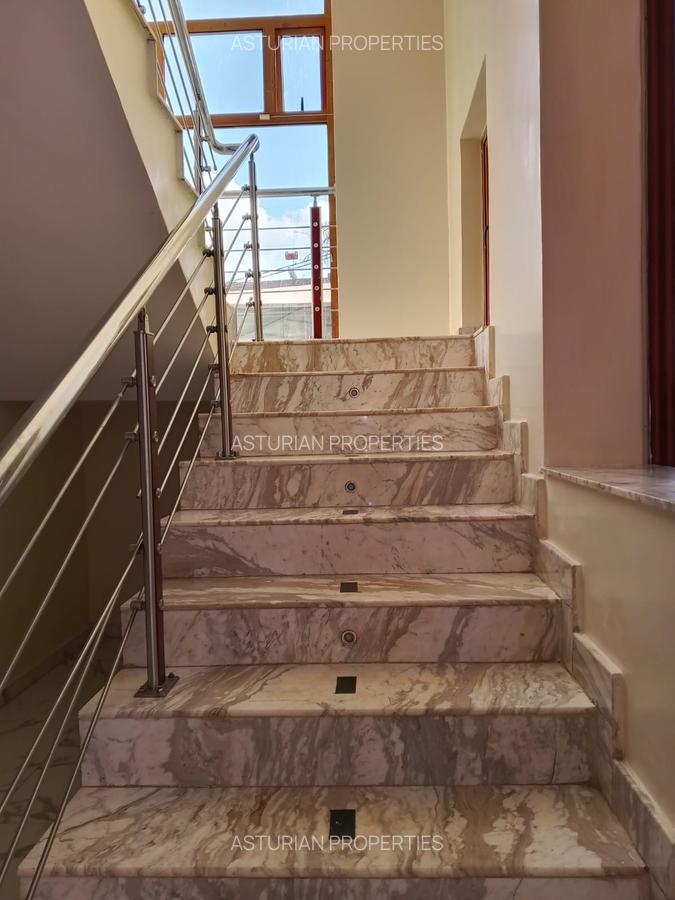 5 Bed Townhouse with En Suite in Lavington - 14