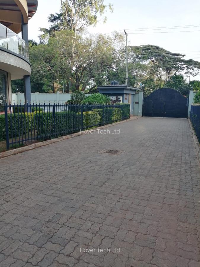 5 Bed Villa with En Suite in Lavington - 17