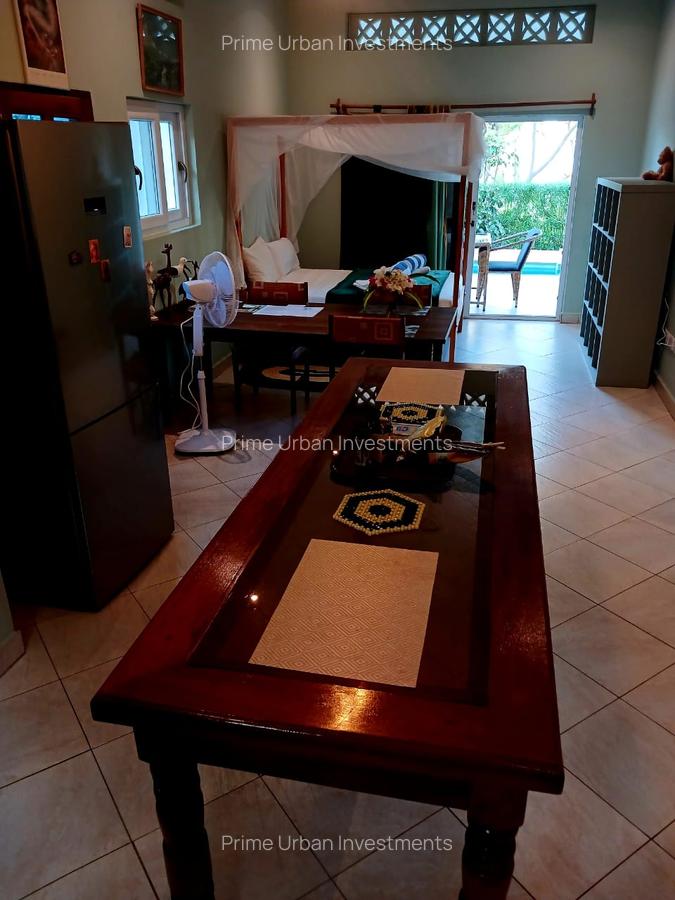 Serviced 1 Bed Apartment with En Suite in Diani - 4