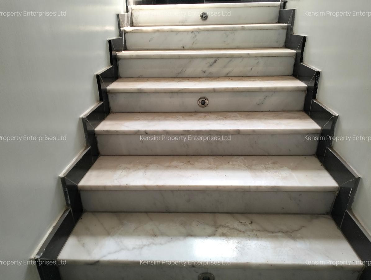 5 Bed Townhouse with En Suite in Kilimani - 10