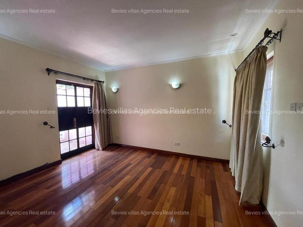 4 Bed Townhouse with En Suite in General Mathenge - 4