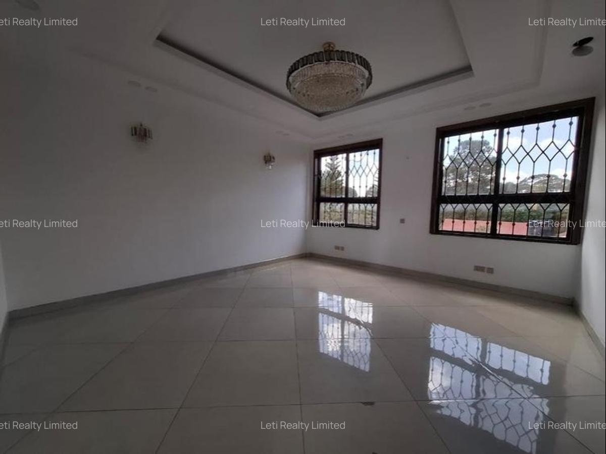 5 Bed Townhouse with En Suite in Lavington - 4