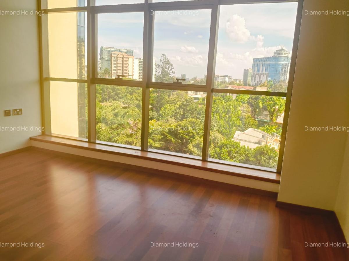 3 Bed Apartment with En Suite at Parklands - 9