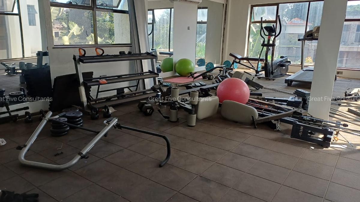 8 Bed Villa with En Suite in Runda - 13