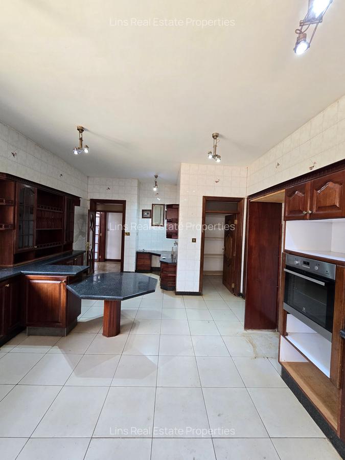 4 Bed Townhouse with En Suite in Kyuna - 13