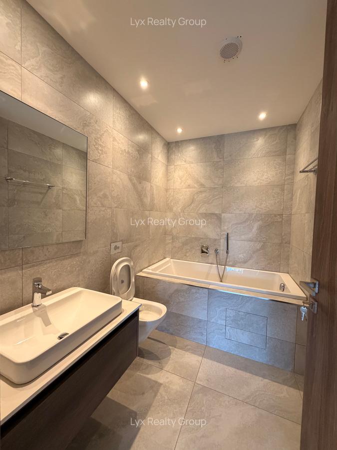 4 Bed Villa with En Suite in Spring Valley - 14