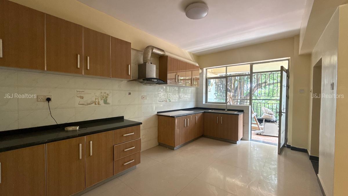 3 Bed Apartment with En Suite in Kilimani - 10