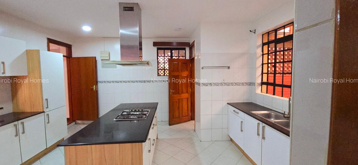 5 Bed Townhouse with En Suite at Lavington Green - 5