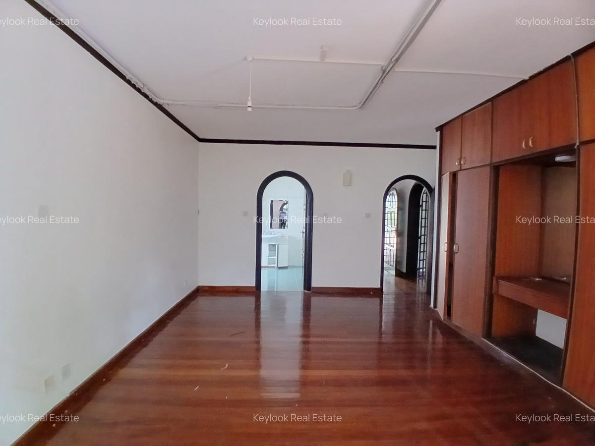 4 Bed Townhouse with En Suite at Riverside Drive - 15