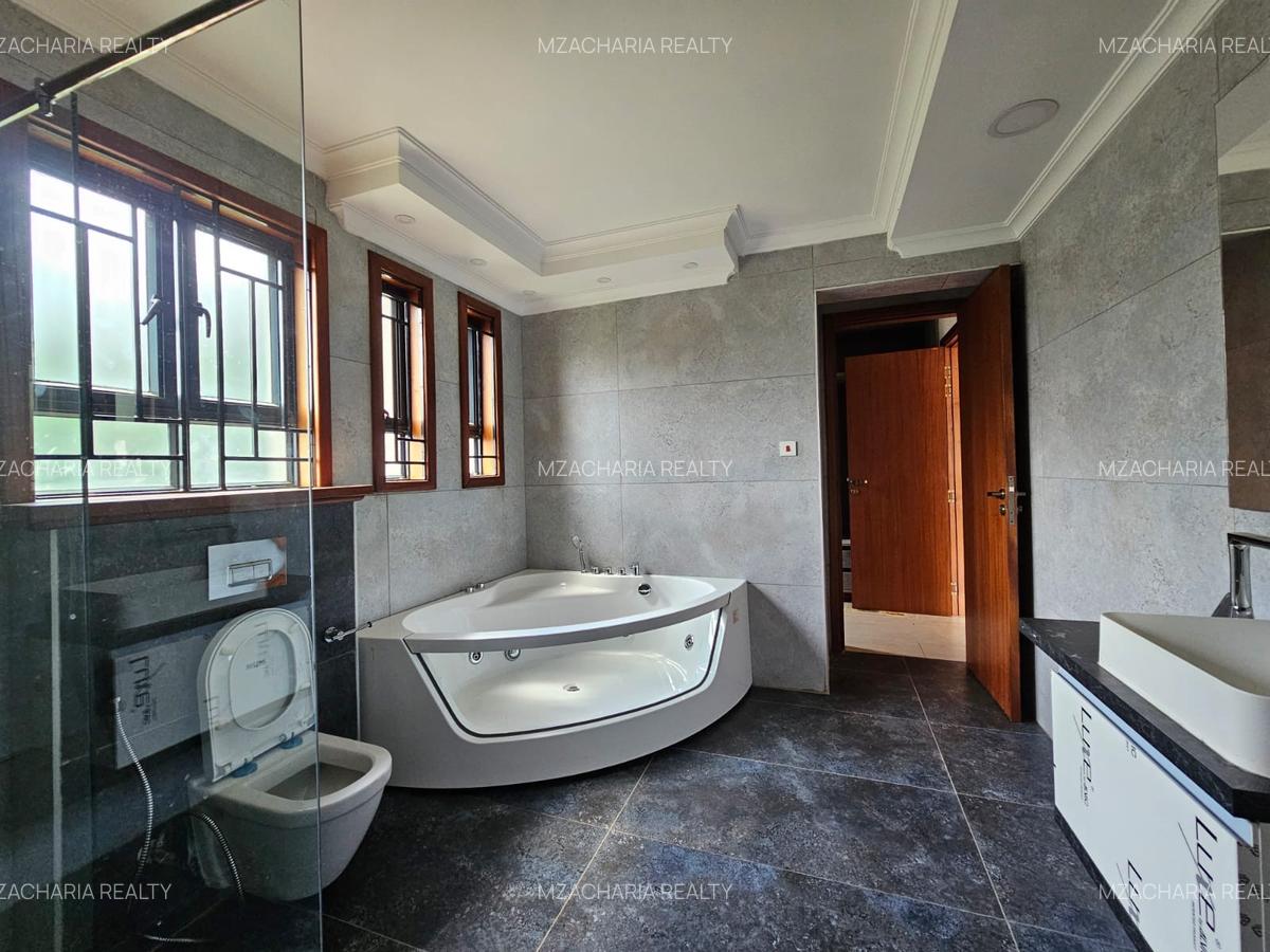 6 Bed Villa with En Suite in Lavington - 16