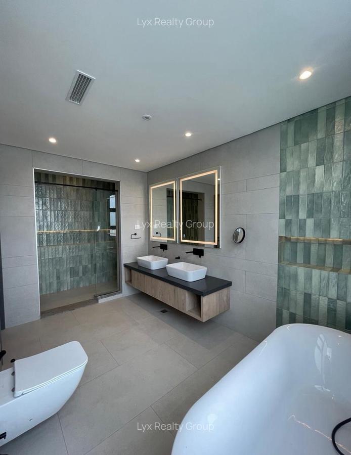 5 Bed Villa with En Suite in Brookside - 8