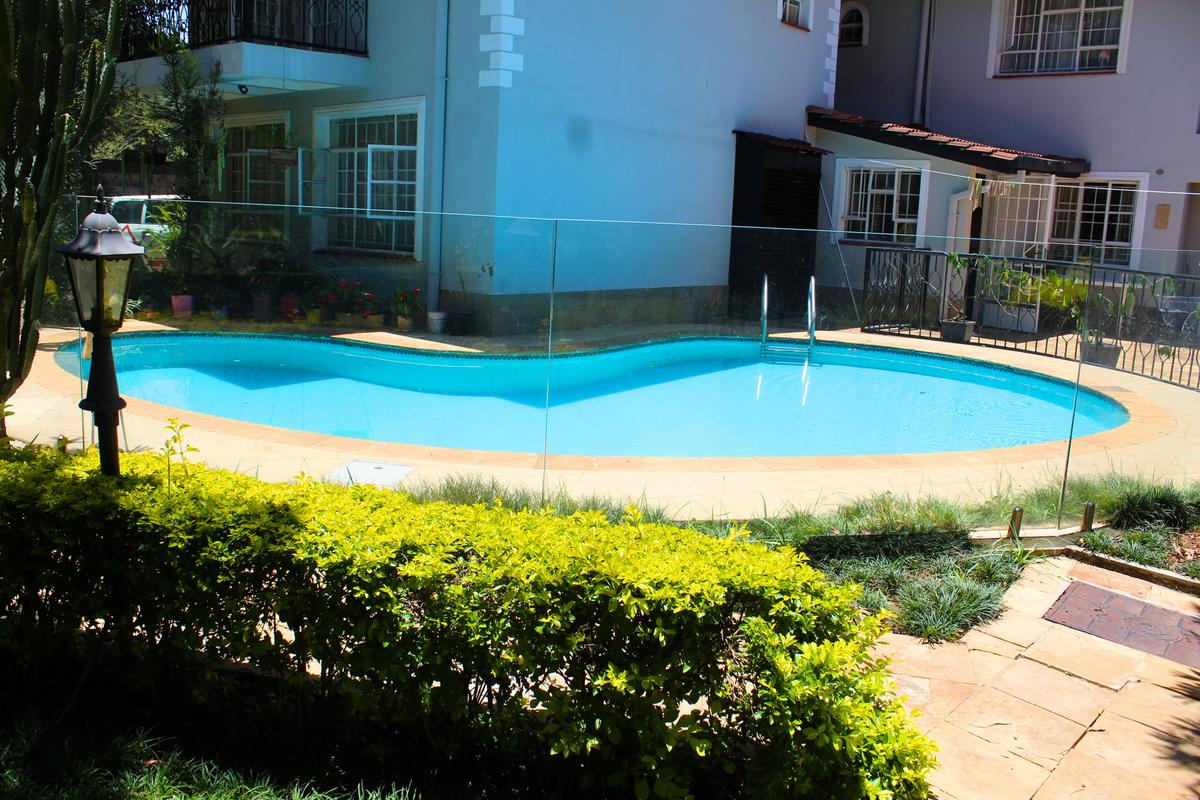 5 Bed Villa with En Suite in Nyari - 3