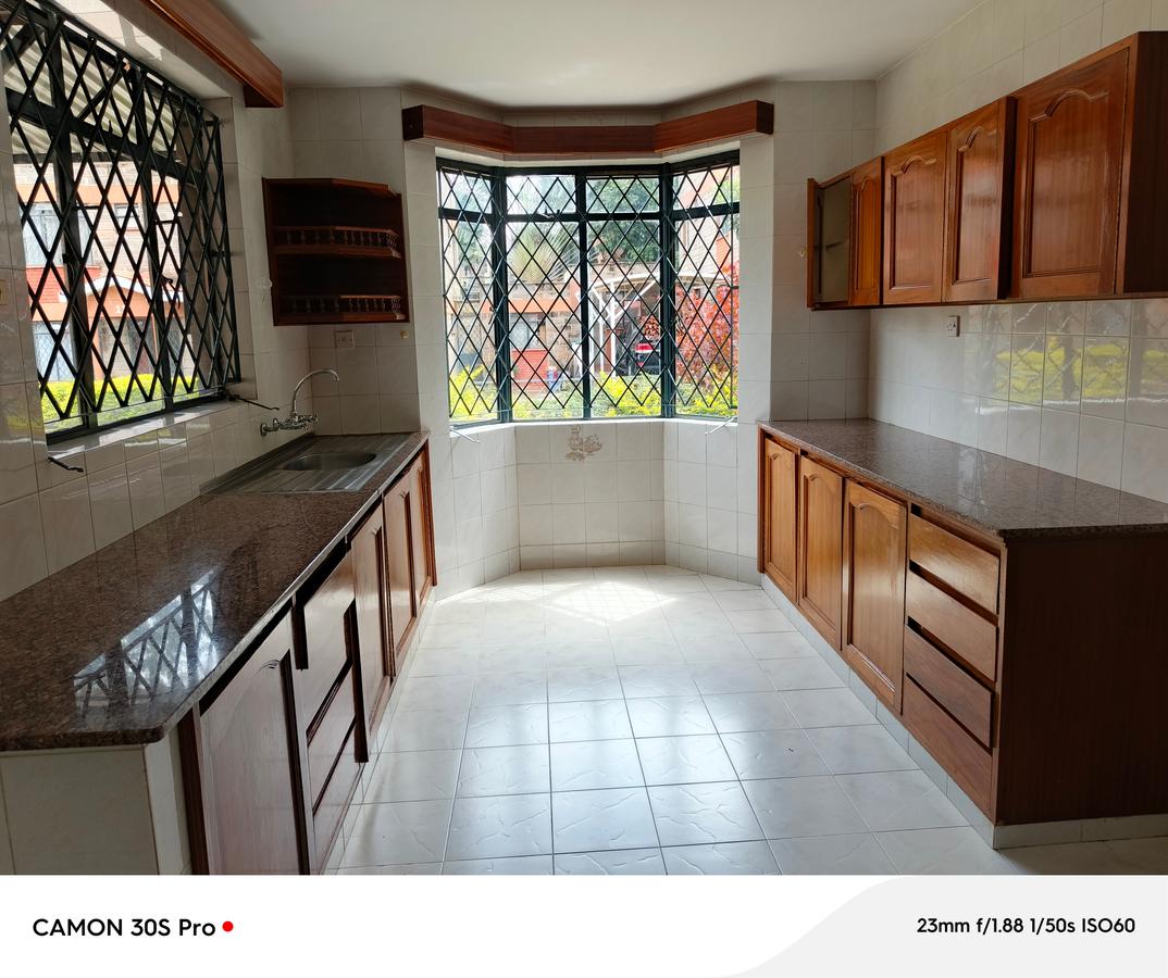 4 Bed Townhouse with En Suite at Lavington - 6
