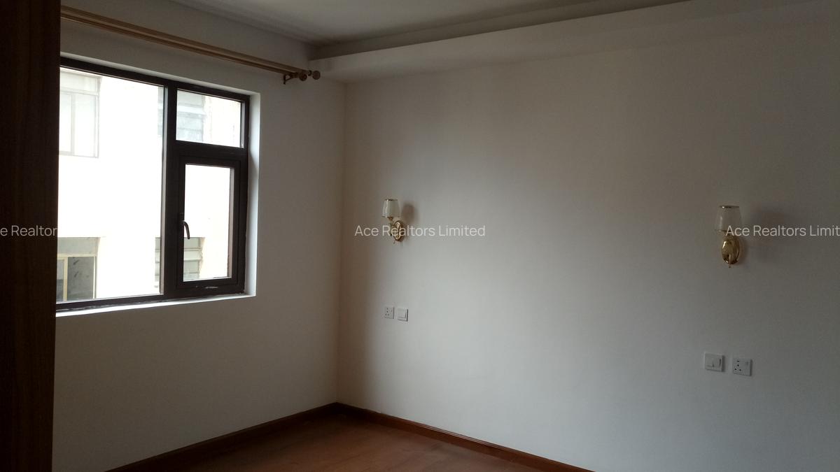 2 Bed Apartment with En Suite at Dennis Prit - 5