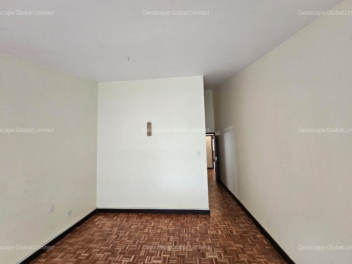 4 Bed House with En Suite in Spring Valley - 12