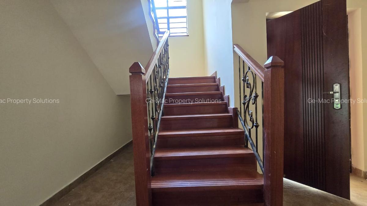 5 Bed Townhouse with En Suite in Lavington - 14