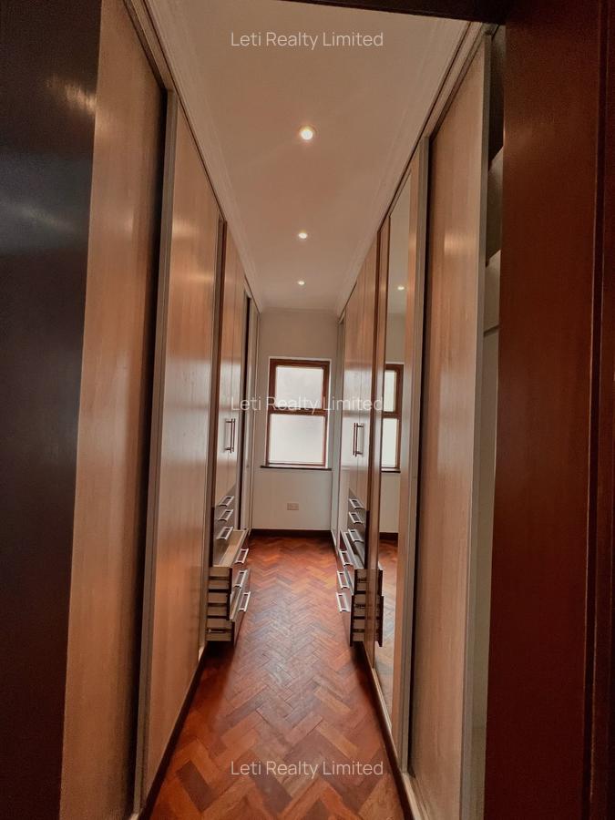 5 Bed Townhouse with En Suite in Lavington - 4