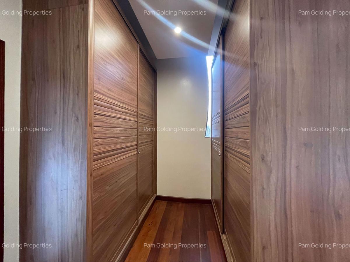 4 Bed Apartment with En Suite in General Mathenge - 16