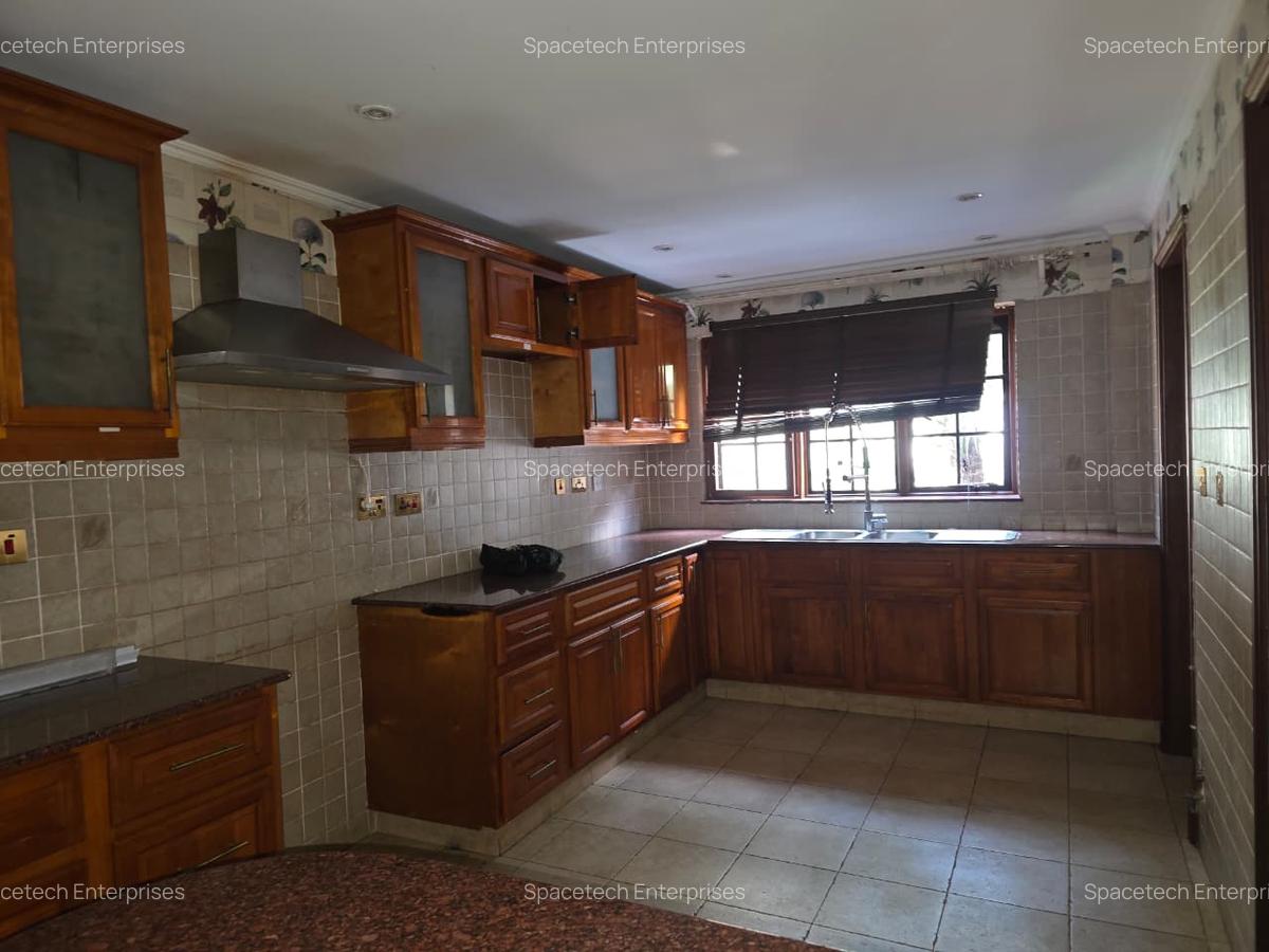 4 Bed Townhouse with En Suite in General Mathenge - 15