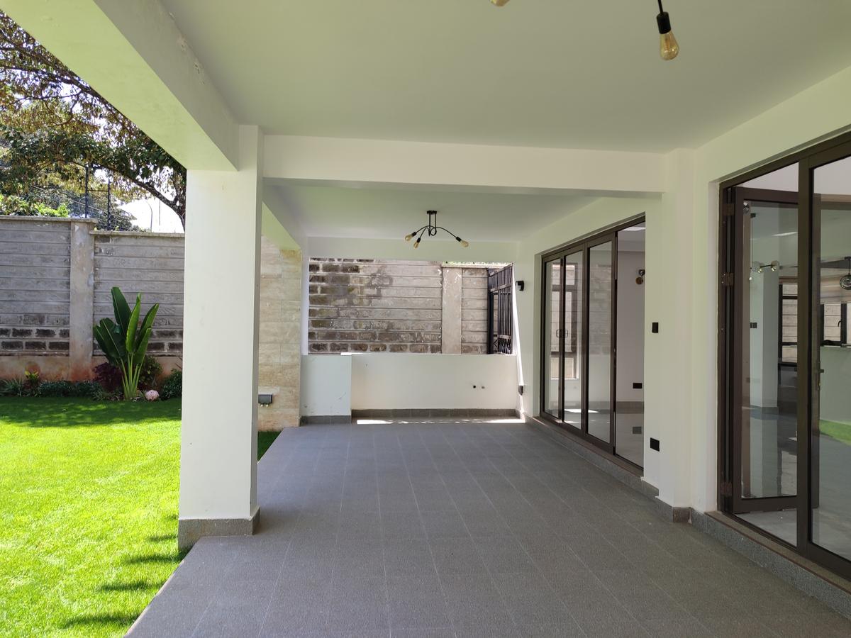 6 Bed Townhouse with En Suite at Lavington - 4