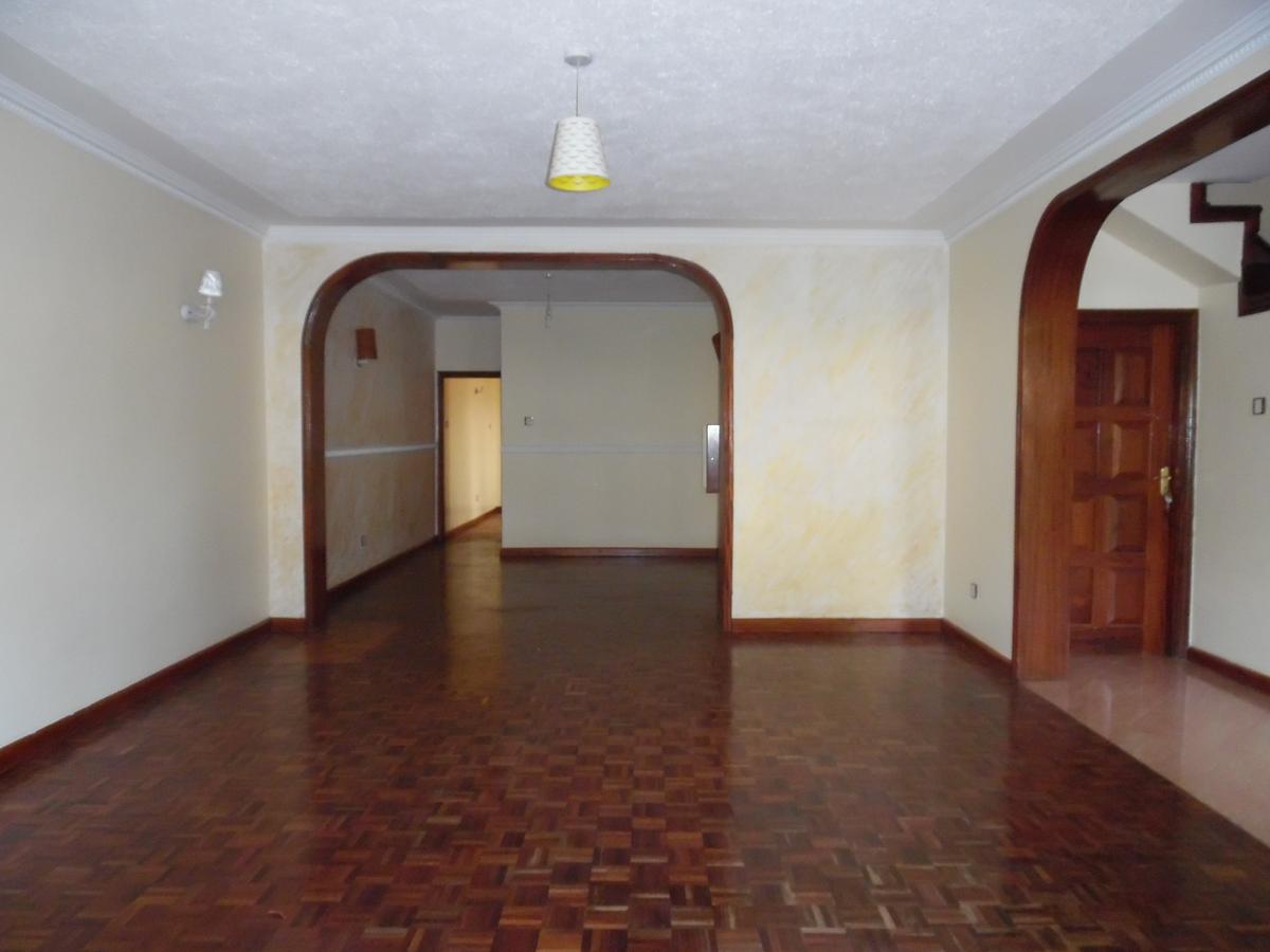 4 Bed Townhouse with En Suite at Lavington - 3