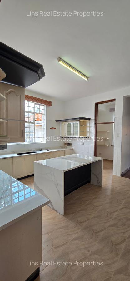 5 Bed House with En Suite in Runda - 17