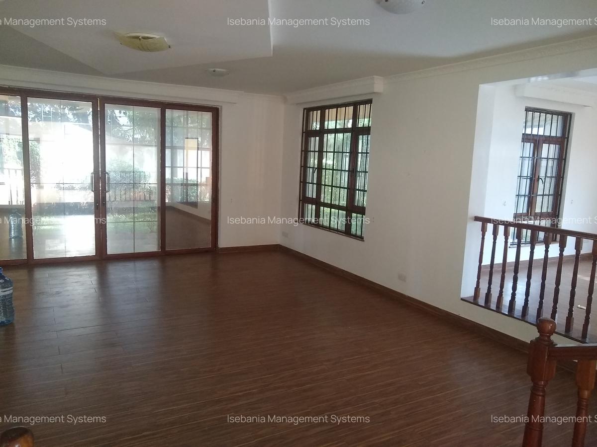 5 Bed House with En Suite at - 6