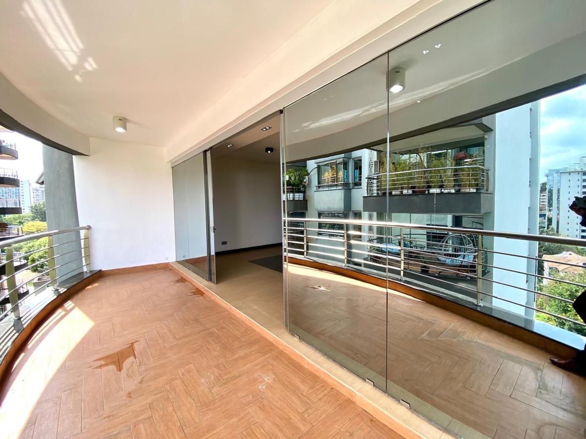 3 Bed Apartment with En Suite in Riverside - 10
