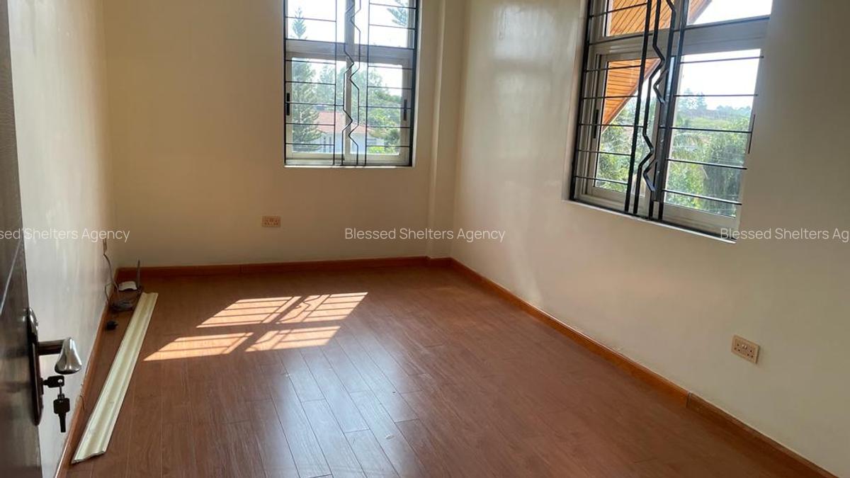 5 Bed Villa with En Suite in Ridgeways - 13