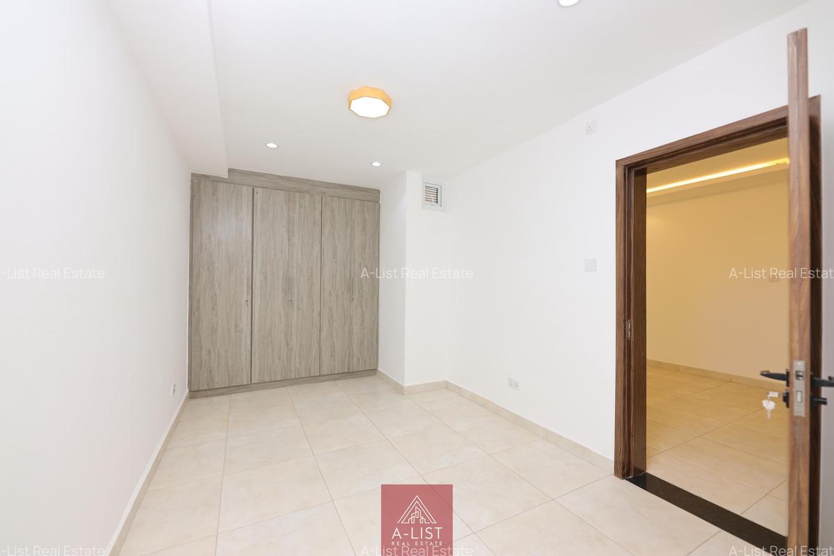 4 Bed Apartment with En Suite at 2Nd Avenue - 6