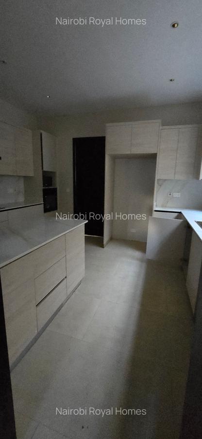 5 Bed Townhouse with En Suite at Lavington Green - 8