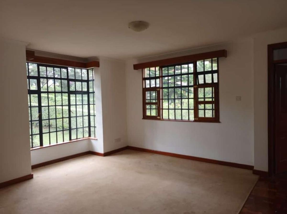 4 Bed House with En Suite at Rosslyn - 12