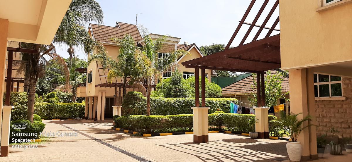 5 Bed Townhouse with En Suite in Lavington - 20