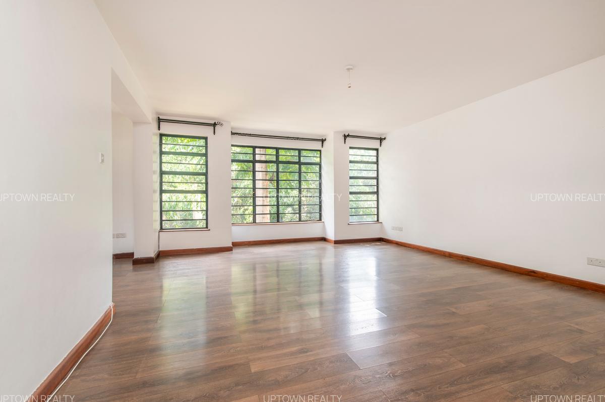 4 Bed House with En Suite at Lavington - 8